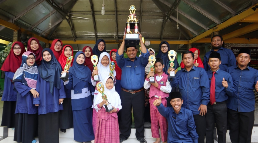 Al Itqon Juara Umum KOSN Tingkat Kecamatan